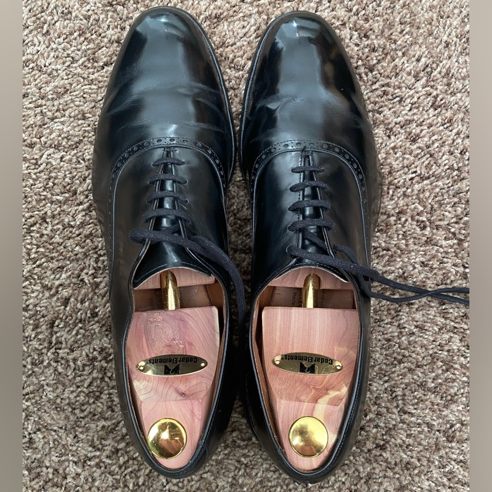 Black dress shoes
